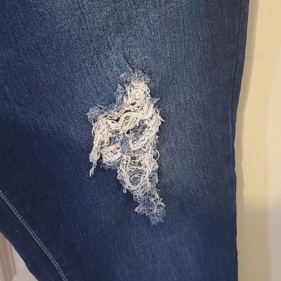 Distressed Skinny Jeans - Picture 3 of 5